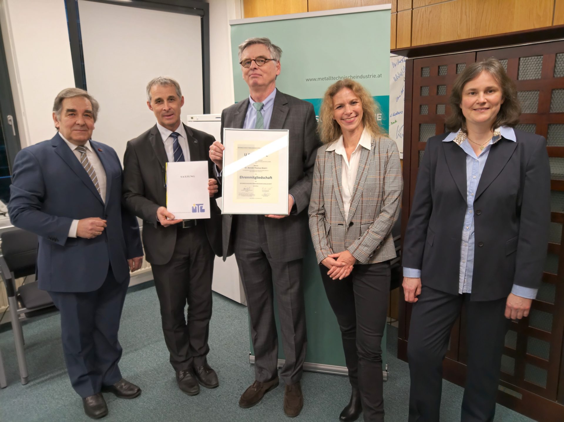 Read more about the article ÖTG-Ehrenmitgliedschaft für den FMTI-Geschäftsführer Dr. Berndt-Thomas Krafft